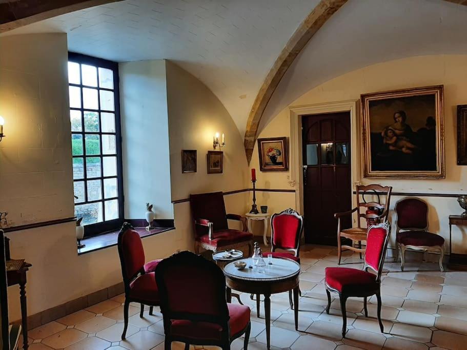 Chateau De Mornay Saint-Pierre-de-l'Isle Eksteriør billede