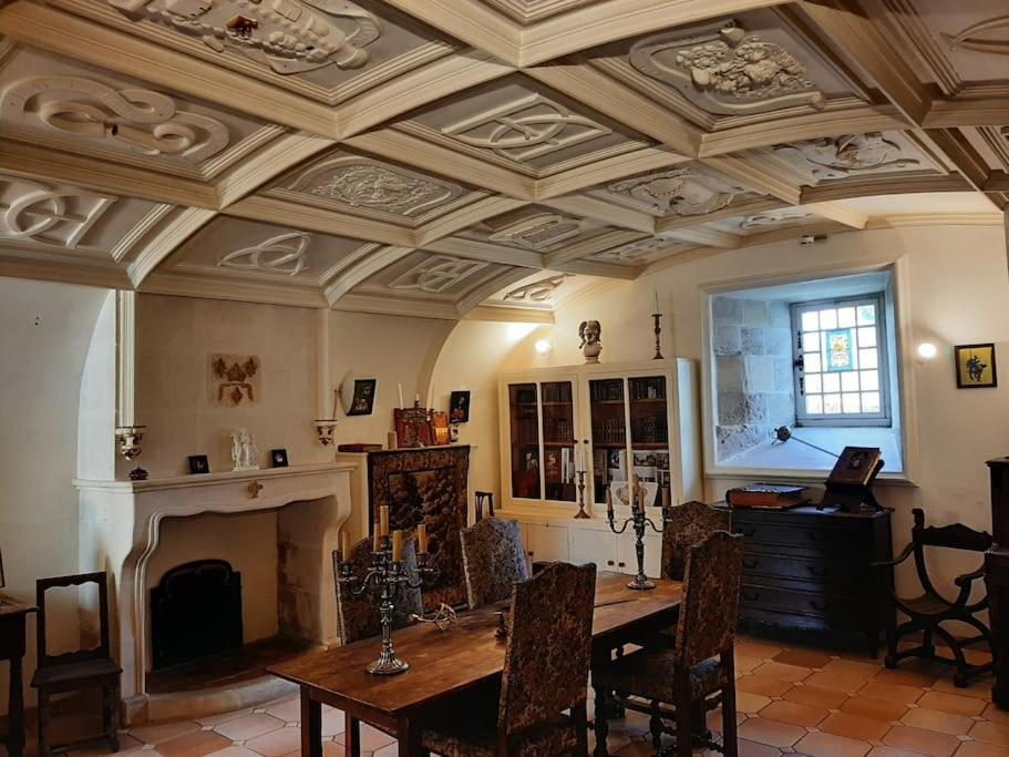 Chateau De Mornay Saint-Pierre-de-l'Isle Eksteriør billede