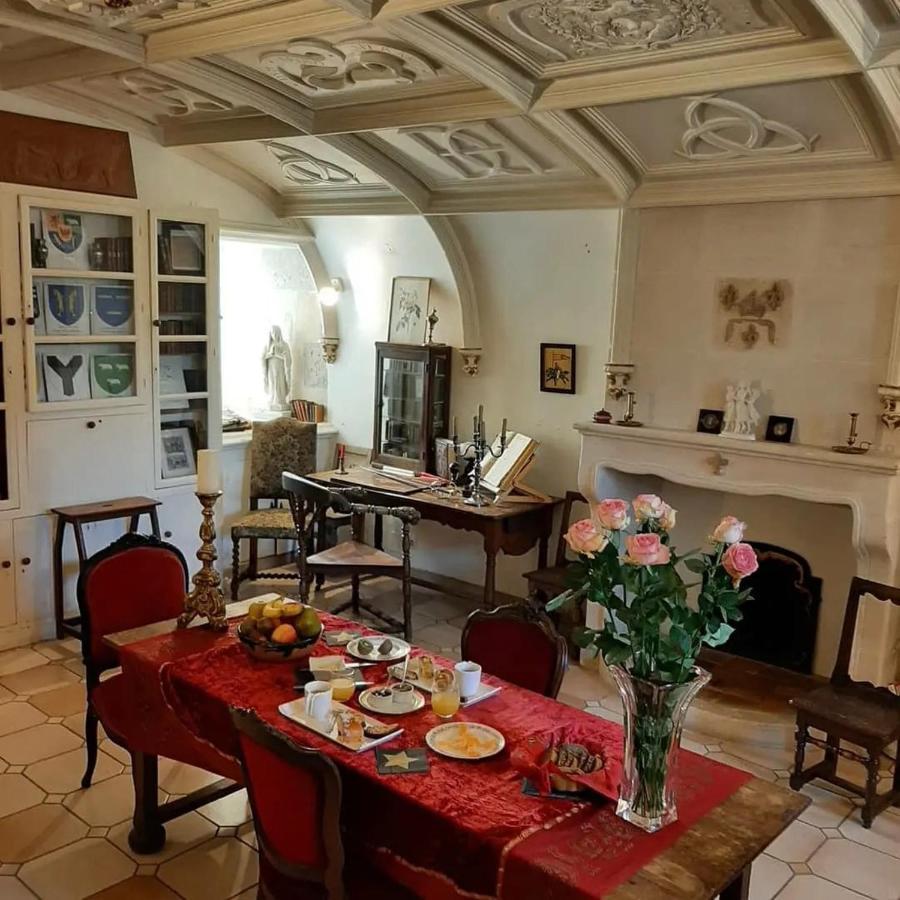 Chateau De Mornay Saint-Pierre-de-l'Isle Eksteriør billede